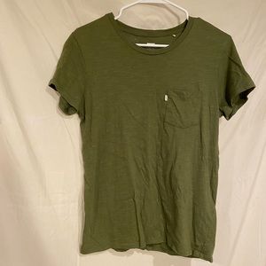 Army green Levi’s tee shirt